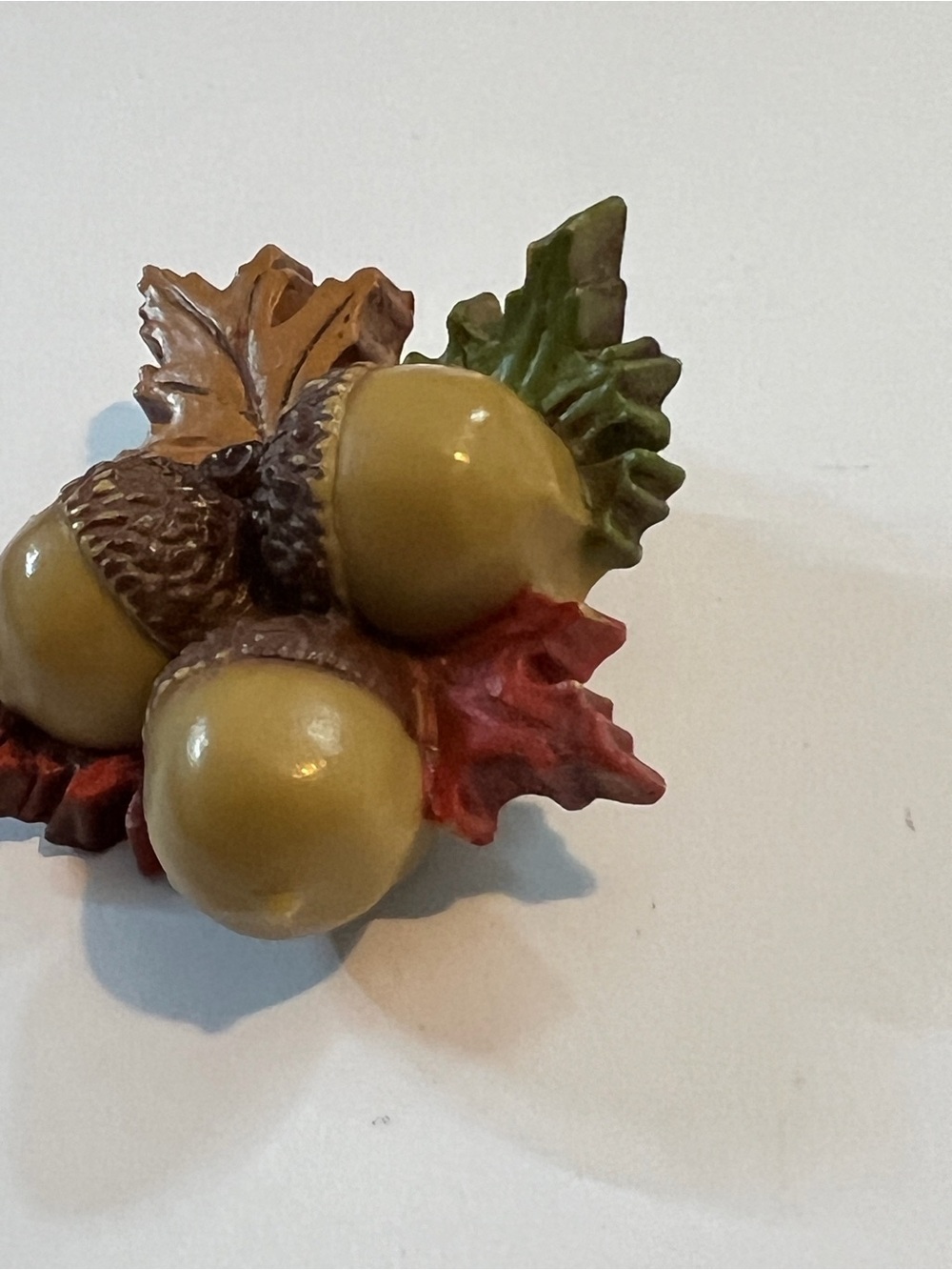 Hallmark Cards Inc. Vintage Acorn & Fall Leaves Brooch - Picture 2 of 9